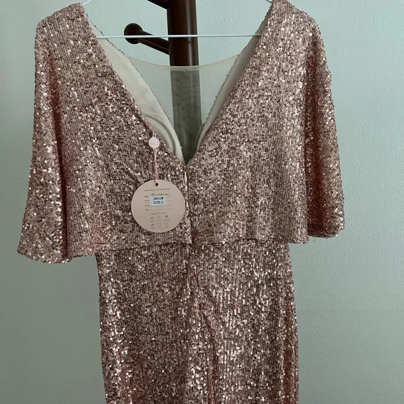 Beautiful dress - Picture 4 of 5